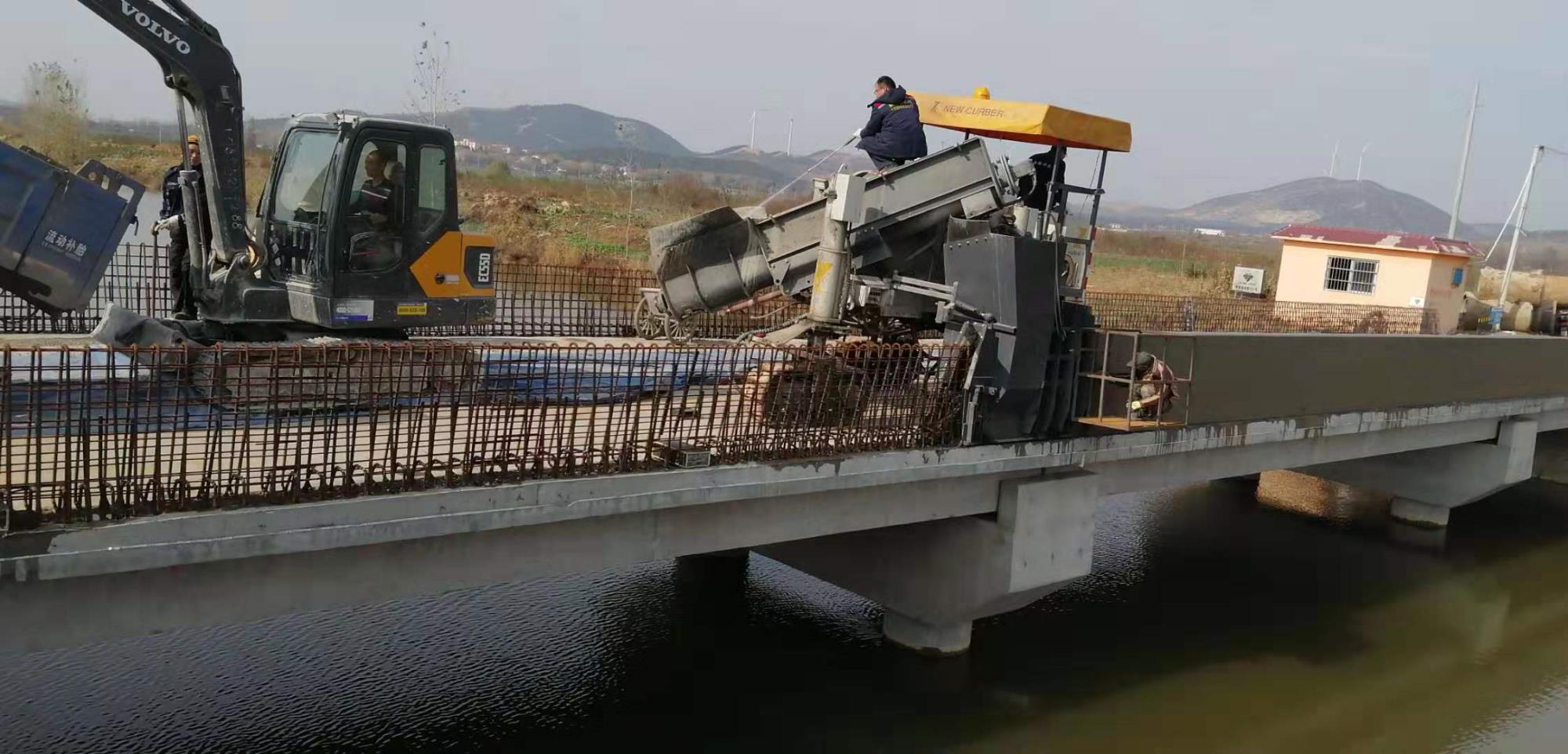 新路科技助力徐州贾汪桥梁防撞护栏滑模施工