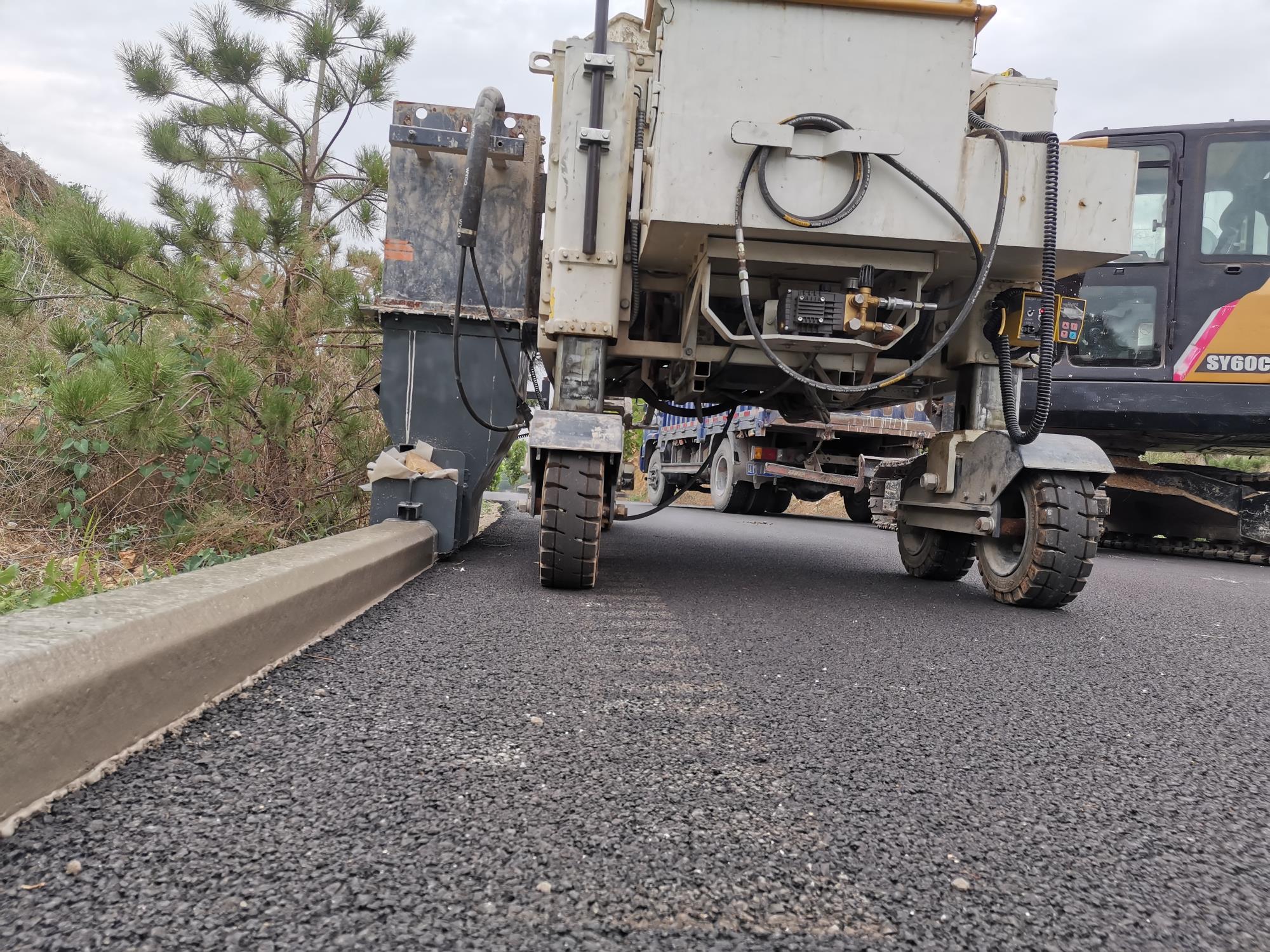 NC600路缘石滑模机路缘石滑模施工案例2